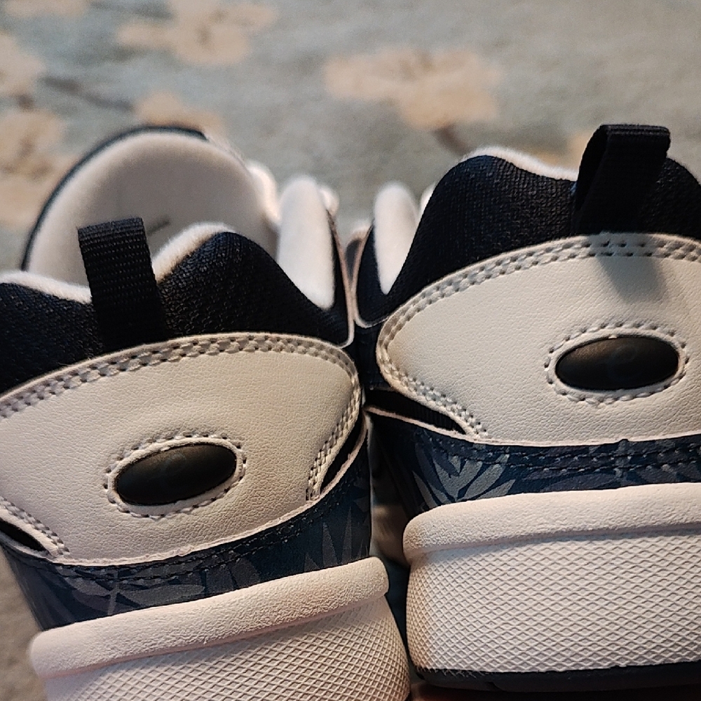 Easy Spirit Tropical Blue and White Athletic Shoes - Picture 4 of 6